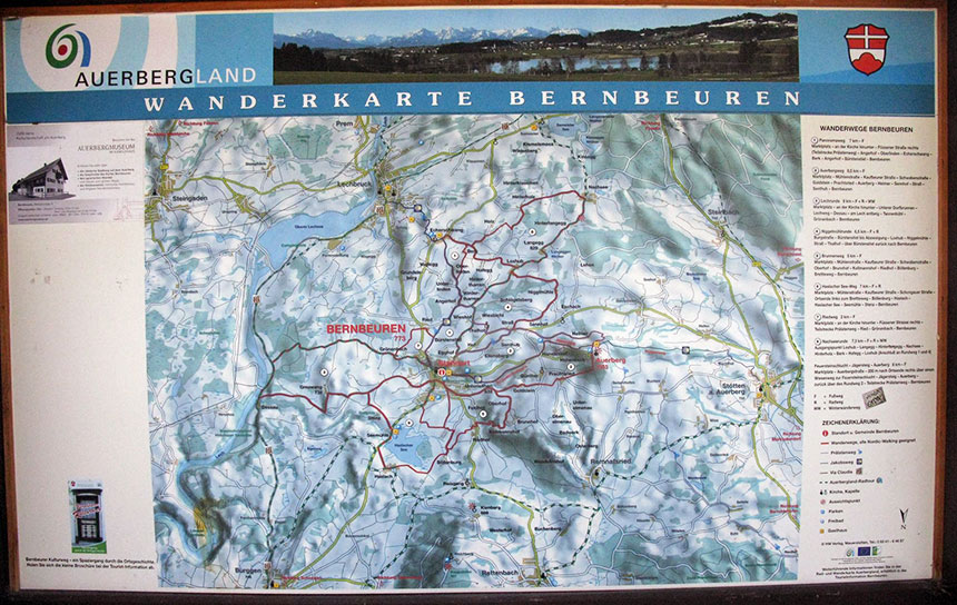 Znamenitosti simpatično označene na karti i na svojevrsnom &bdquo;totemu&ldquo; u centru mjesta