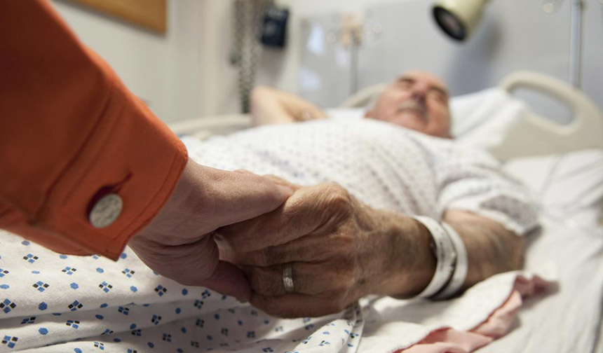 Liječnike veže Hipokratova zakletva te stavlja težinu na njihove odluke kada i koliko dugo pacijenta održavati na životu pomoću aparata