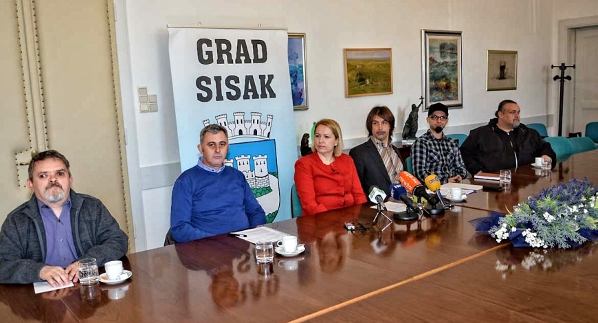 Na konferenciji za novinare povodom donacija za 2016. godinu bili su i predstavnici četiri udruge: Igor Kovač iz PRONI Centra, Danko Tomanić iz Udruge slijepih Sisačko-moslavačke županije, Stjepan Lugarić iz HVIDRA-e te Damir Kukuruzović iz Siscia Jazz Cluba.