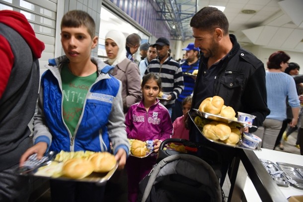 Izbjeglice mu redu za ručak