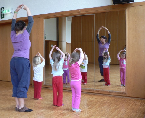 Djeci se posvećuje posebna pažnja i nude brojne aktivnosti koje često uključuju i njihove roditelje.