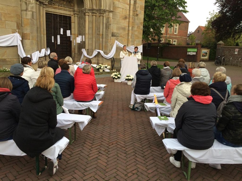 Inicijativa Maria 2.0: U mnogim su njemačkim gradovima žene danas molile ispred crkve