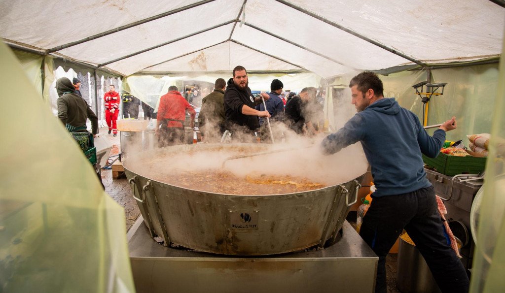 Volonteri su dva tjedna kuhali za nas